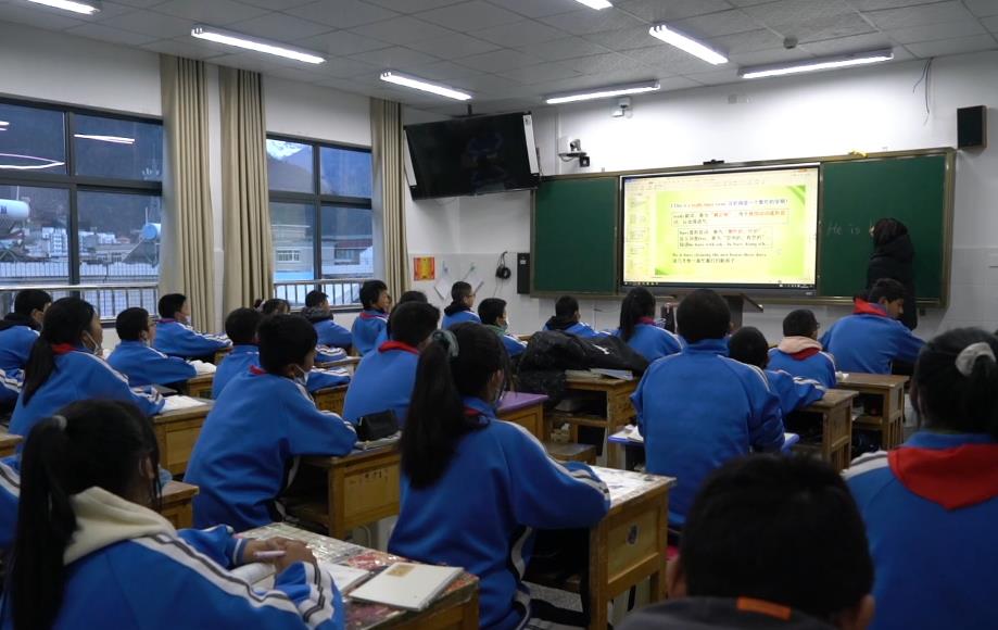 扎洛谈西藏寄宿制学校：让孩子“有学上”“上好学”  确保了教育公平性