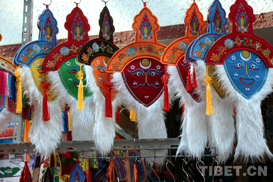 揭秘！春节、藏历新年相遇 拉萨年货市场都有啥？