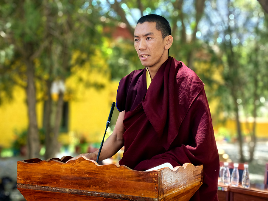 密宗班毕业学员：在西藏佛学院学到了很多新知识