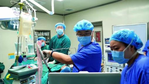 “两路同心 甘孜行”首都先天性心脏病救治专家组在甘孜州为患儿免费开展医疗救治（中）