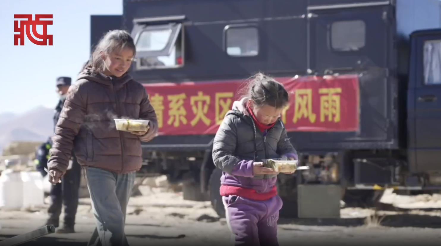 【暖心时刻】热气腾腾！边检民警为群众煮上了热乎饭