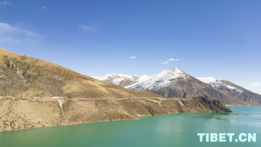 西藏旁多水利枢纽高原水库风光带