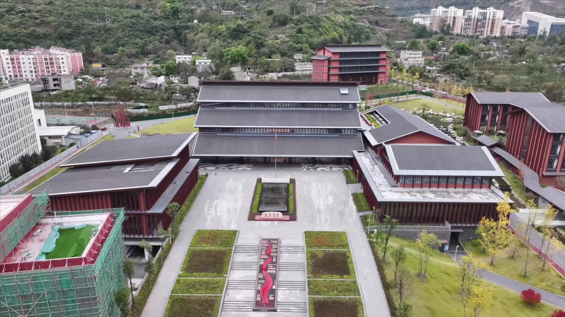 【甘孜山水】《甘孜山水志》新书发布——十三座山 五条江河有了“专属名片”