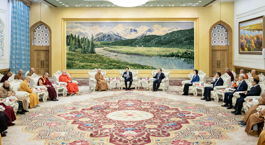 王沪宁会见中国佛教协会第十一次全国代表会议代表