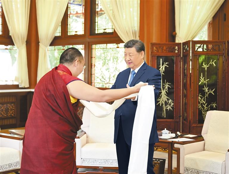  習近平接受班禪額爾德尼·確吉杰布拜見 王滬寧蔡奇陪同接受拜見