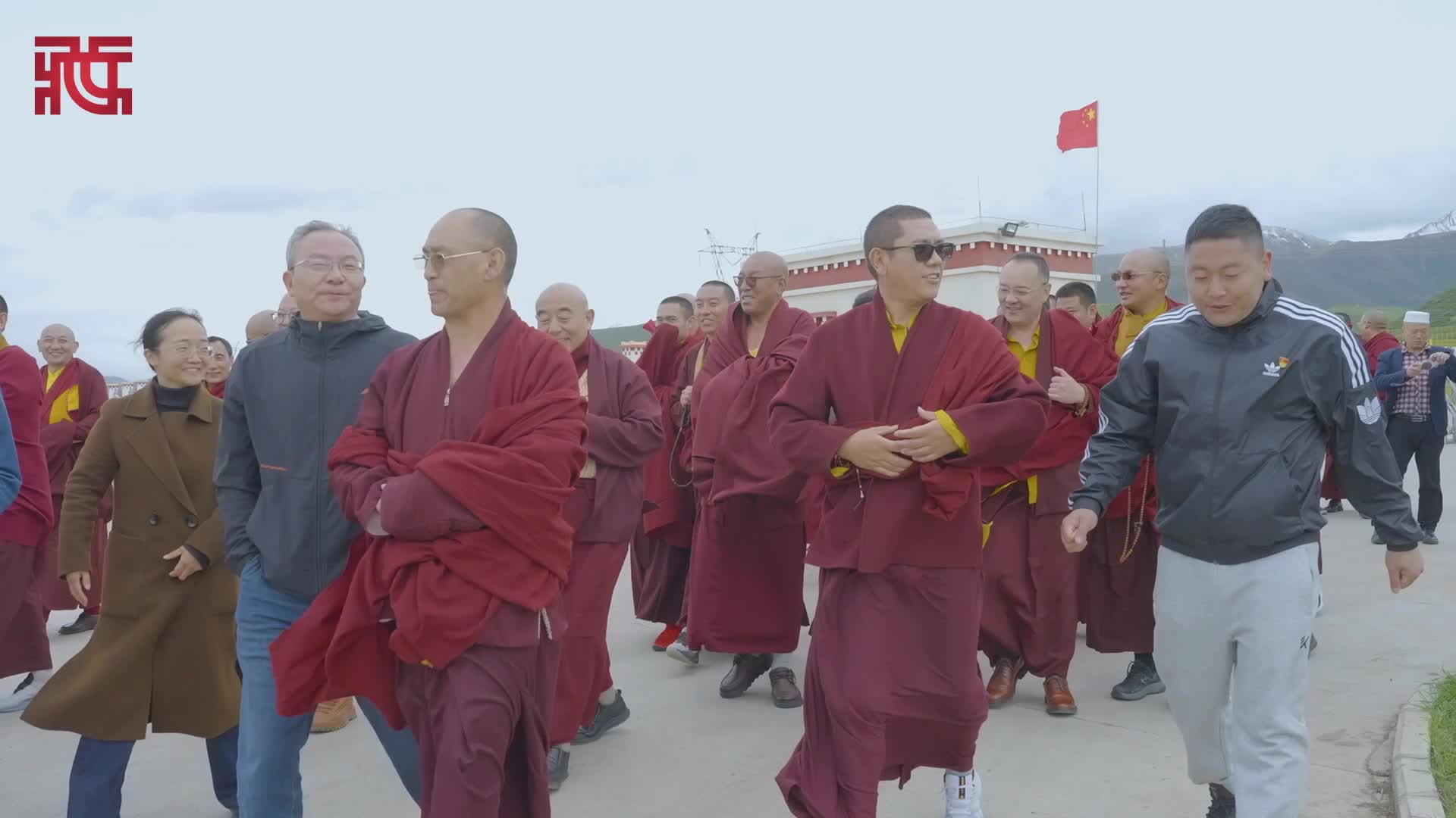 【甘孜宗教界“三个意识”研学团】四川甘孜州宗教代表人士在甘孜州饲草现代农业园区参观学习