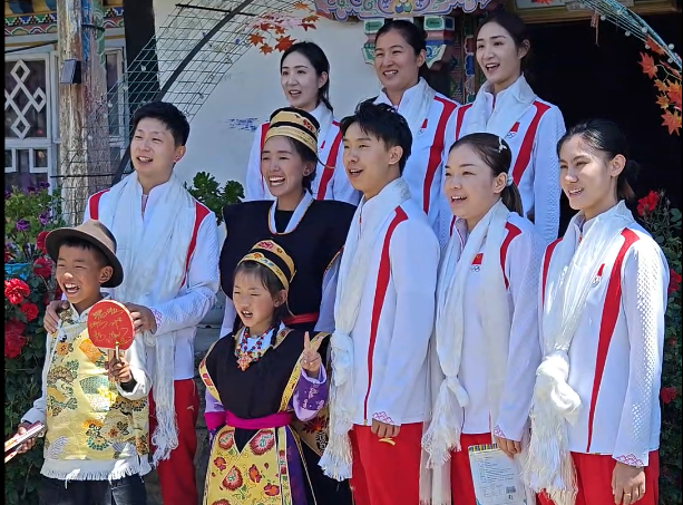 奥运冠军林芝鲁朗体验：喝酥油茶、尝奶渣，感受高原热情！