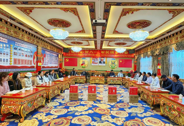 西藏金塔集團(tuán)開展“金塔同心賀八一 軍民攜手共奮進(jìn)”退役軍人慰問活動(dòng)
