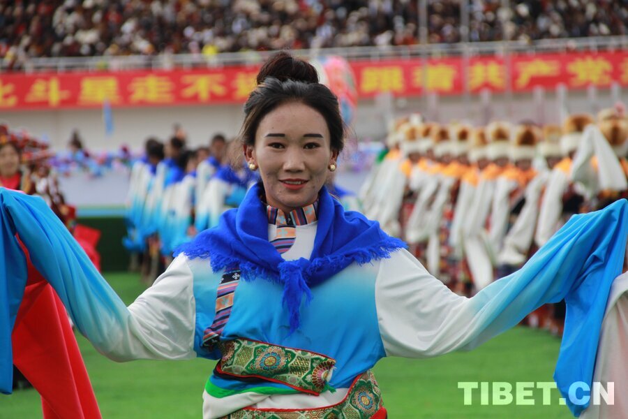 近特写：2025年那曲恰青赛马节上的青春面孔