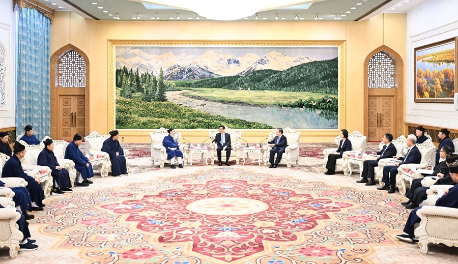 王沪宁会见中国道教协会第十一次全国代表会议代表