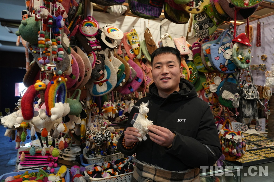 藏历新年近 拉萨年货市场暖意浓