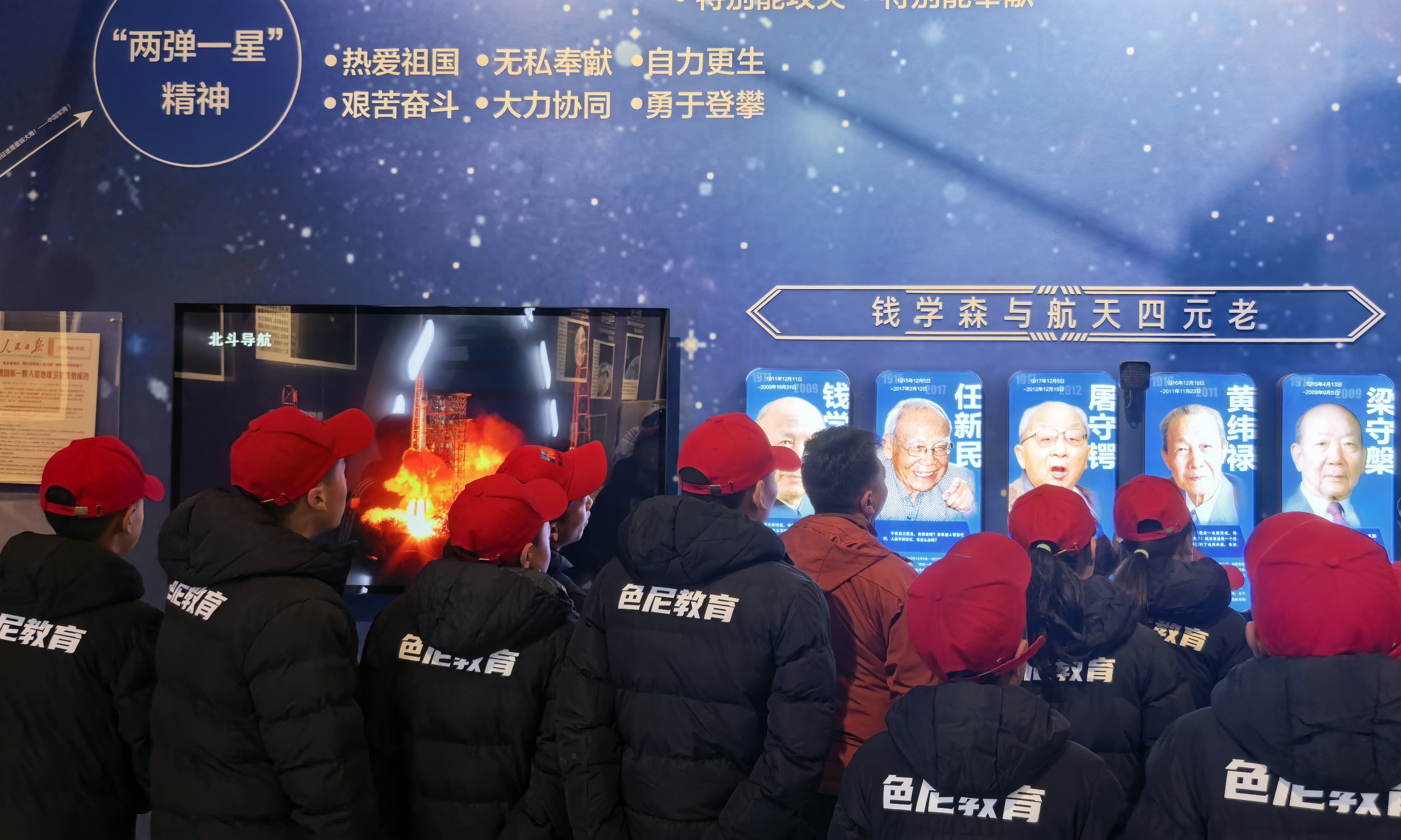 那曲足球少年探访北京航天探索馆