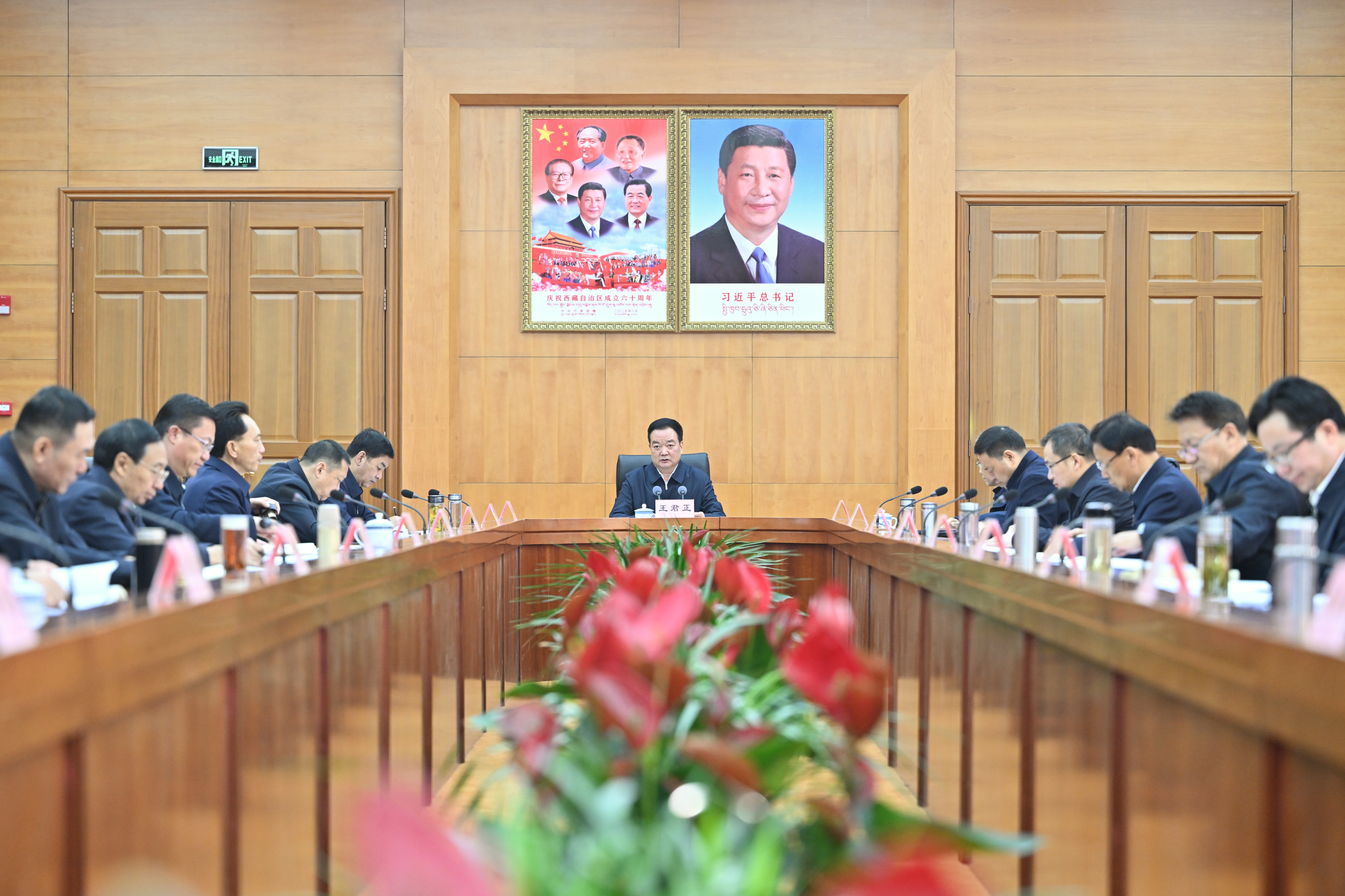 自治区党委召开各地市委书记、自治区行业系统党工委书记2025年度抓基层党建工作述职评议会暨部分党委（党组）书记述责述廉会议