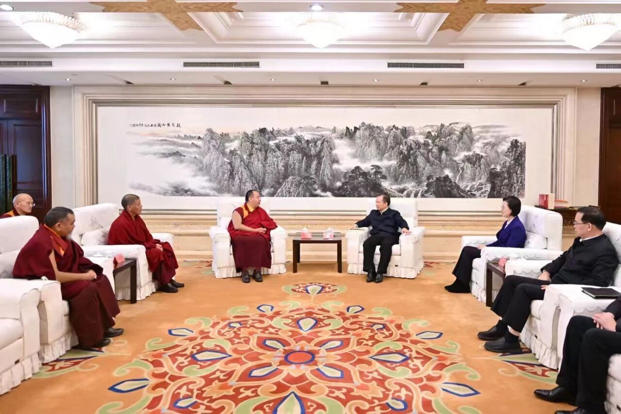李干杰在京会见班禅额尔德尼·确吉杰布