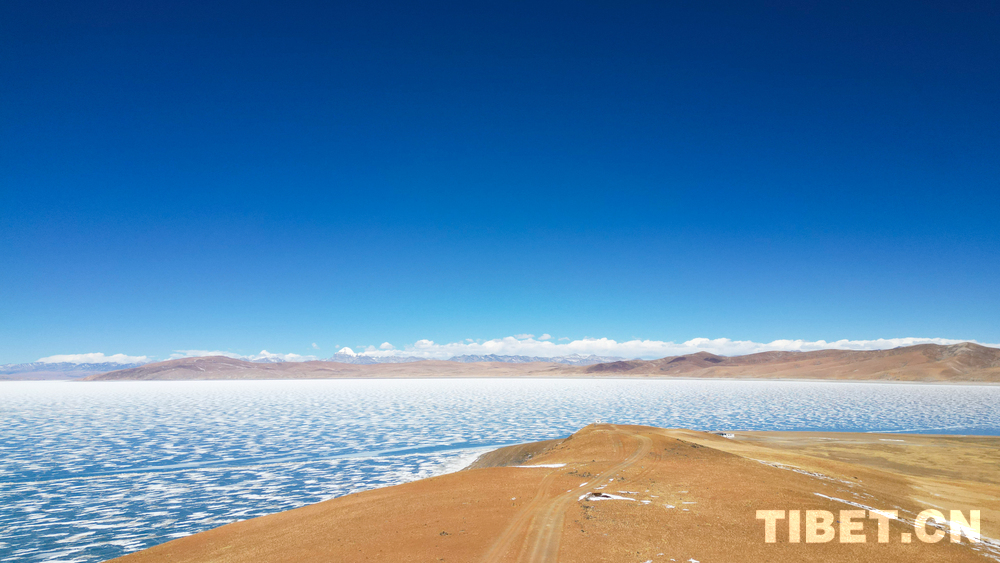 【新春走基层】冬日的拉昂错：冰封“鬼湖”的静谧之美