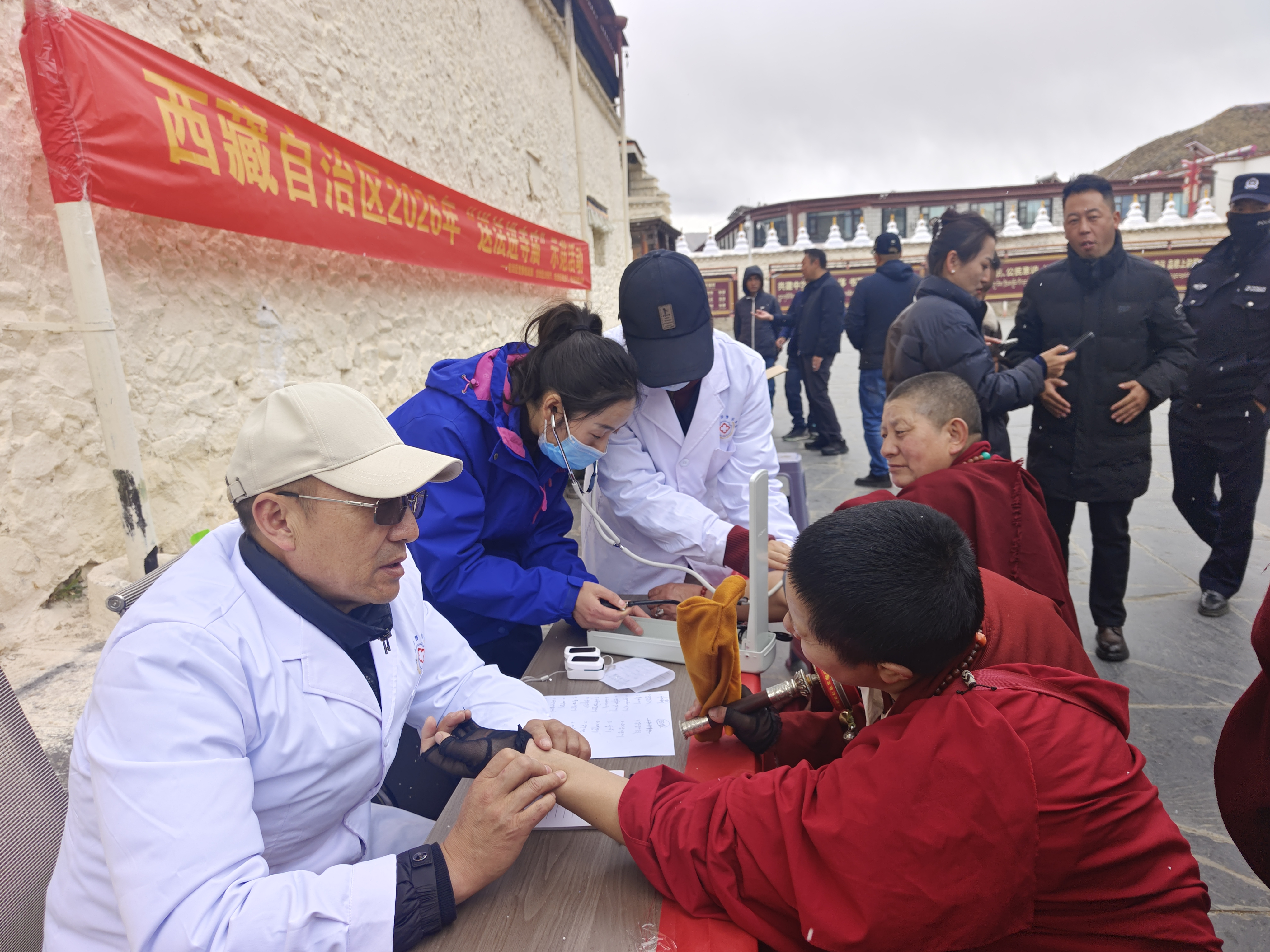 我区开展 “送法进寺庙” 主题示范活动 以法治力量护航宗教领域和谐发展