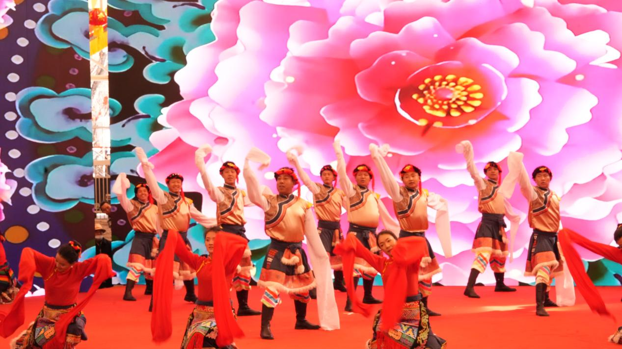 【新春走基层】花灯映雪域 喜乐闹元宵