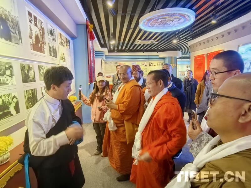 多国佛教界人士在西藏拉萨参访