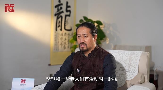 根在传统，声向未来——格茸农布的弦子情