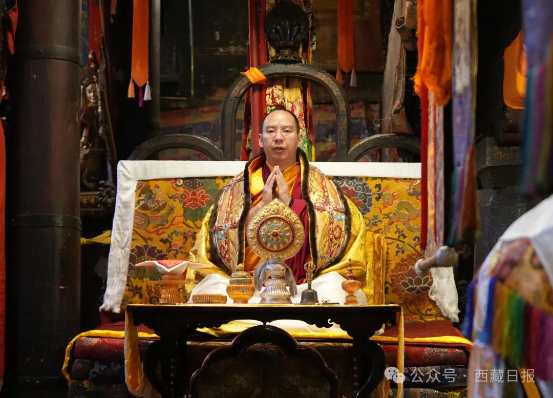 班禅额尔德尼·确吉杰布为西藏日喀则市吉隆县泥石流灾害受灾群众举行祈福法会