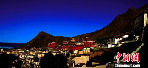 为旅游事业的奋斗者举办颁奖盛典西藏日喀则再打“旅游牌”
