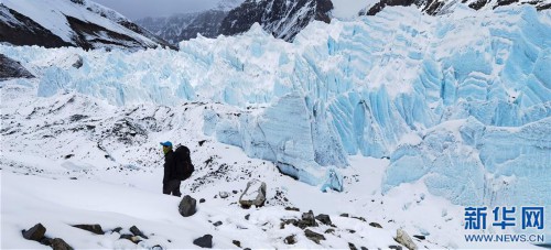 （2020珠峰高程测量·新华视界）（10）雪后珠峰东绒布冰川