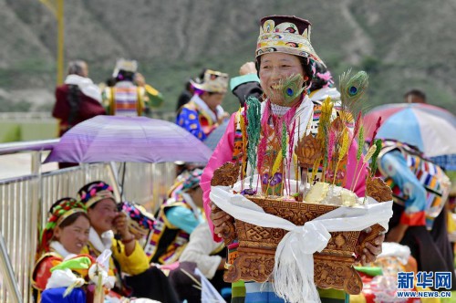 西藏：共康村欢度“望果节”