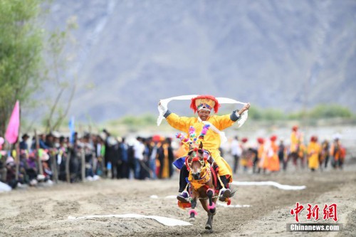 西藏：其奴村欢度“望果节”