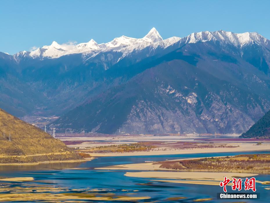 西藏雅尼国家湿地公园冬季风光壮丽