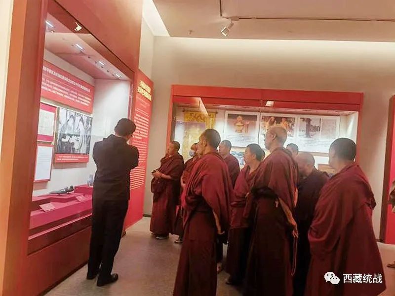 拉萨市开展首批“雪域丰碑”西藏革命文物展进寺庙活动