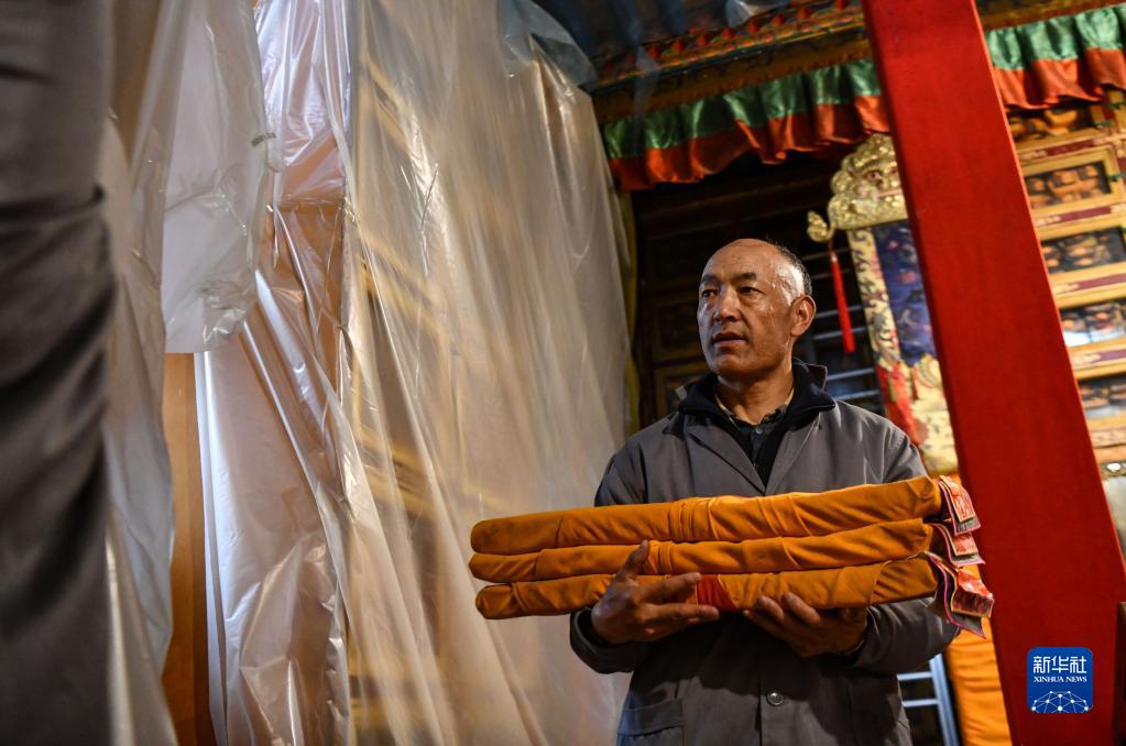 西藏：罗布林卡超29万叶珍贵古籍文献完成普查建档工作