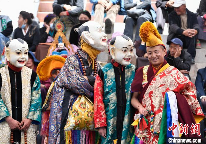 圖為西藏山南桑頂寺“崗甲薩”大法會跳神活動現(xiàn)場?！∝暩聛硭?攝