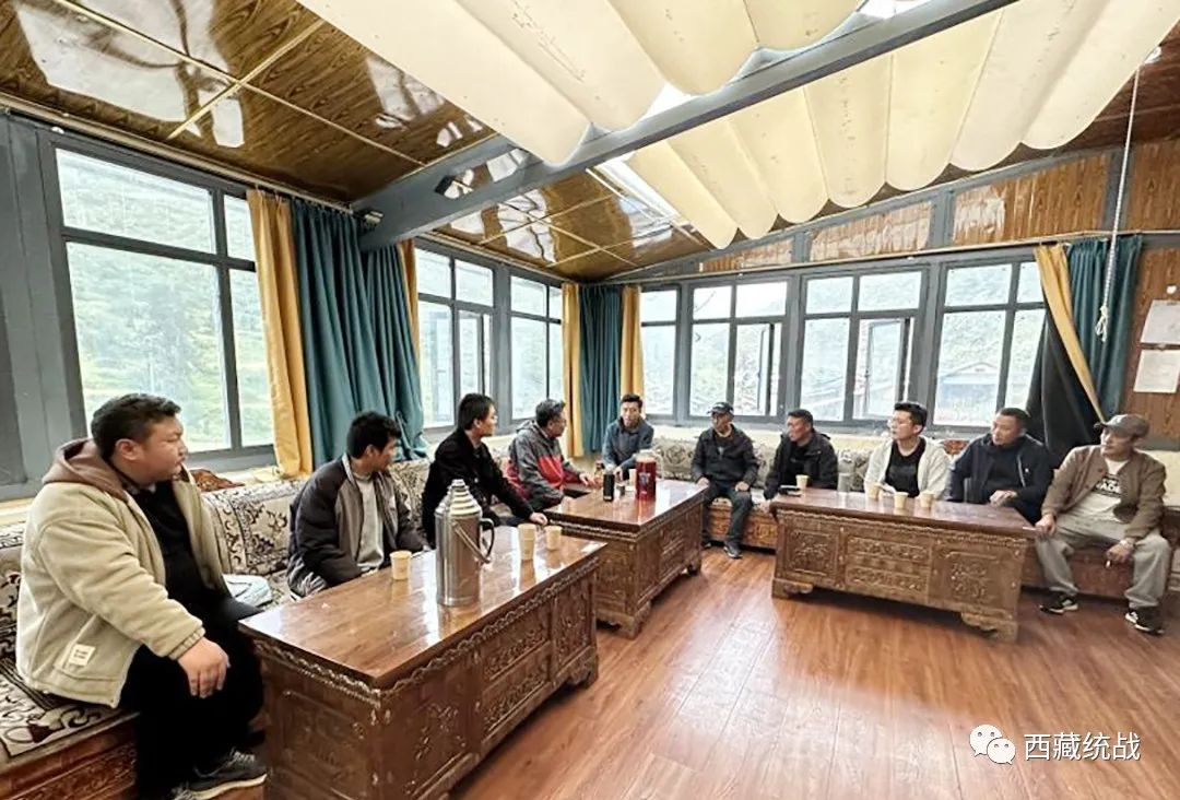 西藏社会主义学院院长平措旺堆赴库局村看望慰问驻村工作队