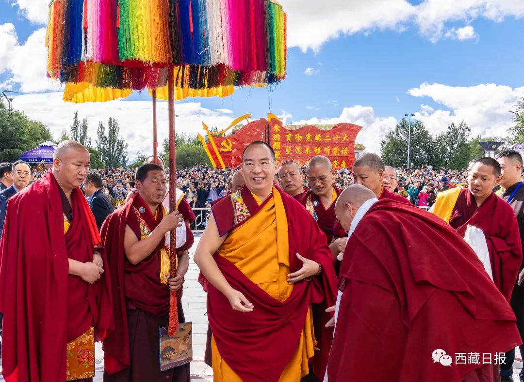 班禅额尔德尼·确吉杰布圆满结束在藏社会和佛事活动