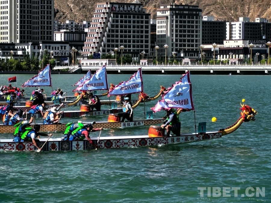 西藏首届牛皮船（龙舟）赛在拉萨举办