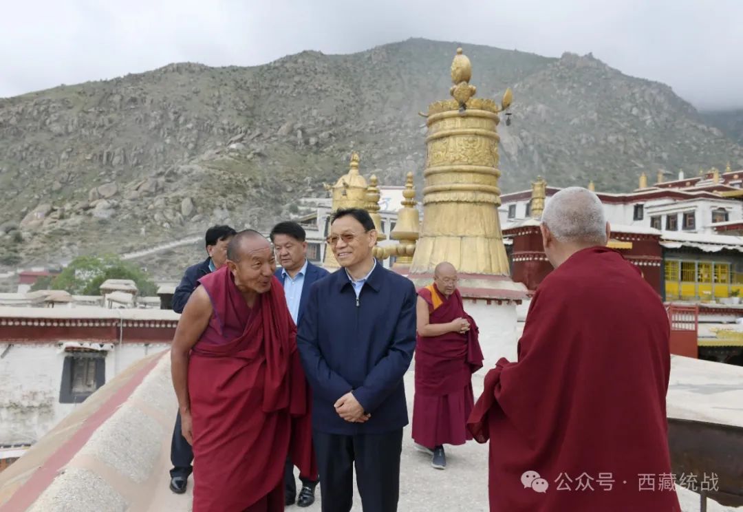 斯朗尼玛：坚持藏传佛教中国化方向，纵深推进“三个意识”教育，促进宗教和顺、社会和谐、民族和睦