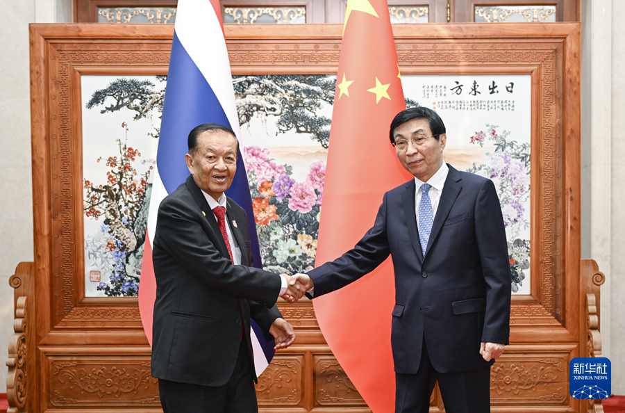 王滬寧會見泰國國會主席兼下議院議長萬諾