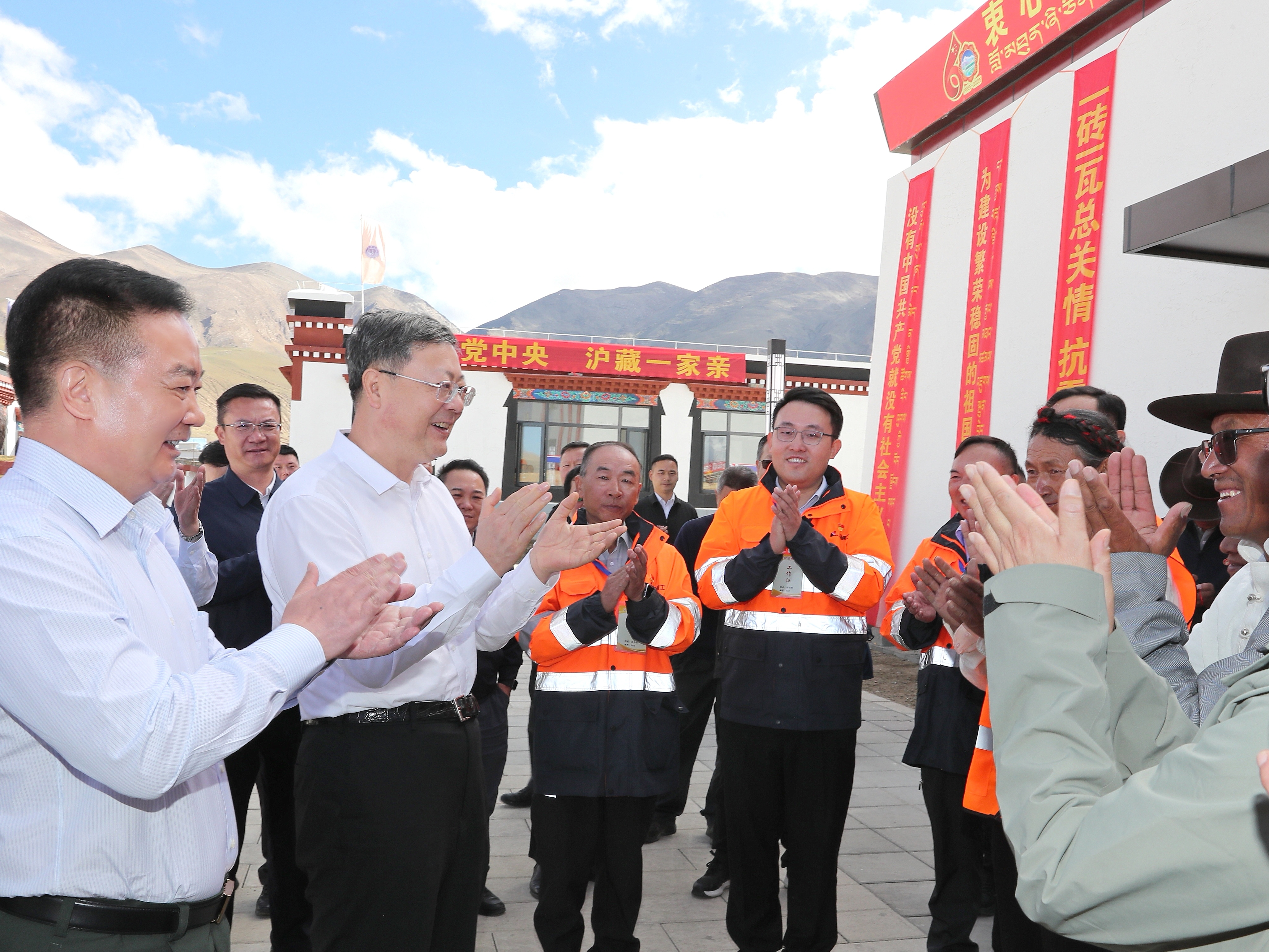 上海市代表团来藏考察 陈吉宁王君正参加