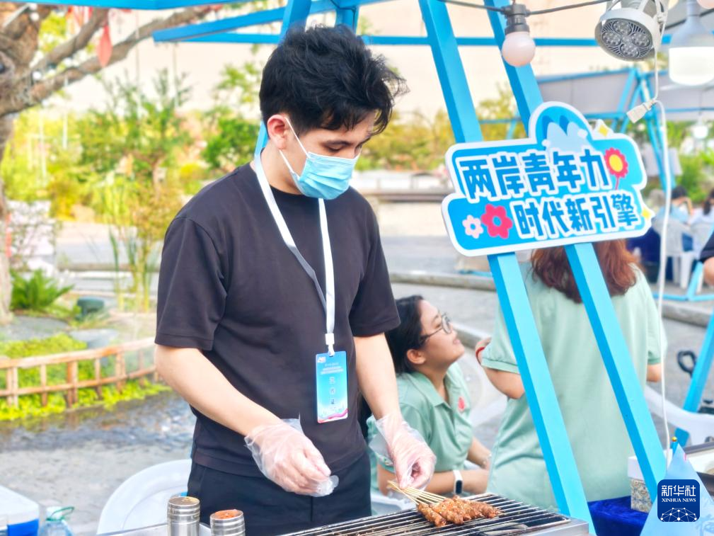 窗口、舞臺(tái)、心橋：臺(tái)灣自媒體人的兩岸三重奏