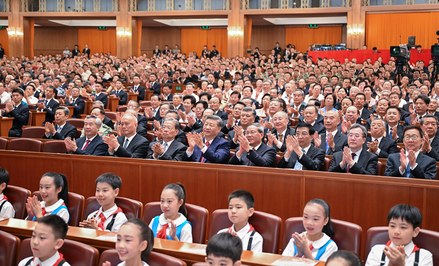 紀念中國人民抗日戰爭暨世界反法西斯戰爭勝利80周年文藝晚會《正義必勝》在京隆重舉行 習近平等出席觀看