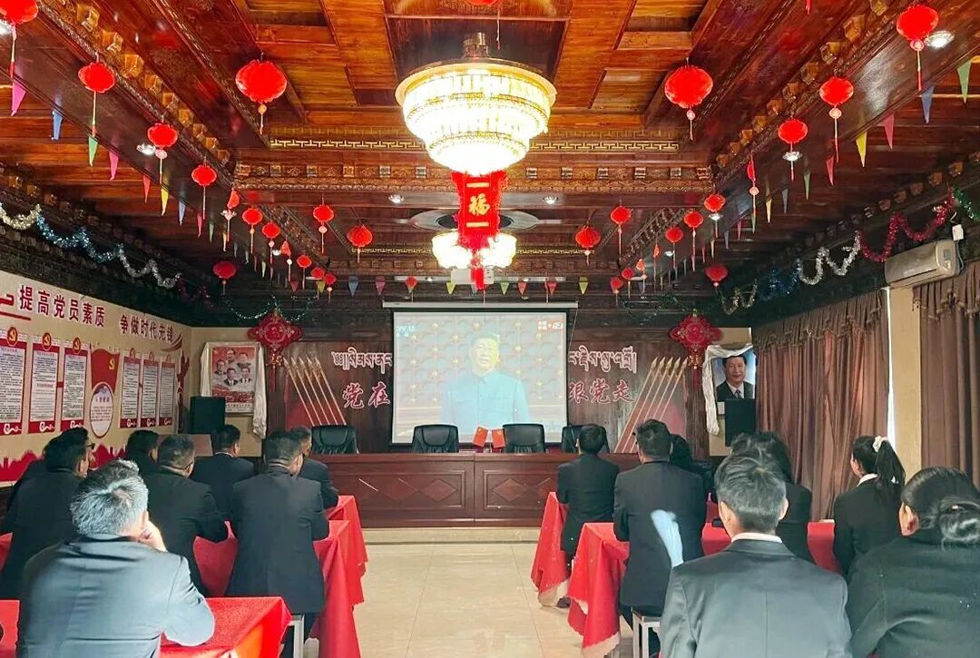 西藏金塔集團(tuán)組織員工觀看紀(jì)念中國人民抗日戰(zhàn)爭暨世界反法西斯戰(zhàn)爭勝利80周年大會