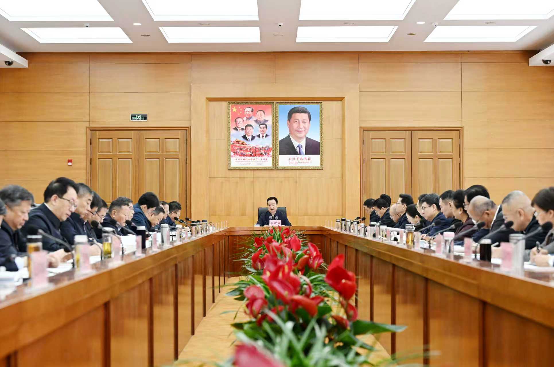 王君正主持召开自治区党委常委会会议 研究我区“十五五”重大项目工作
