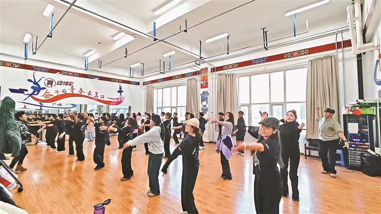 青春共舞促交融 文化互鉴聚同心——西藏民族大学以歌舞为桥深化民族团结