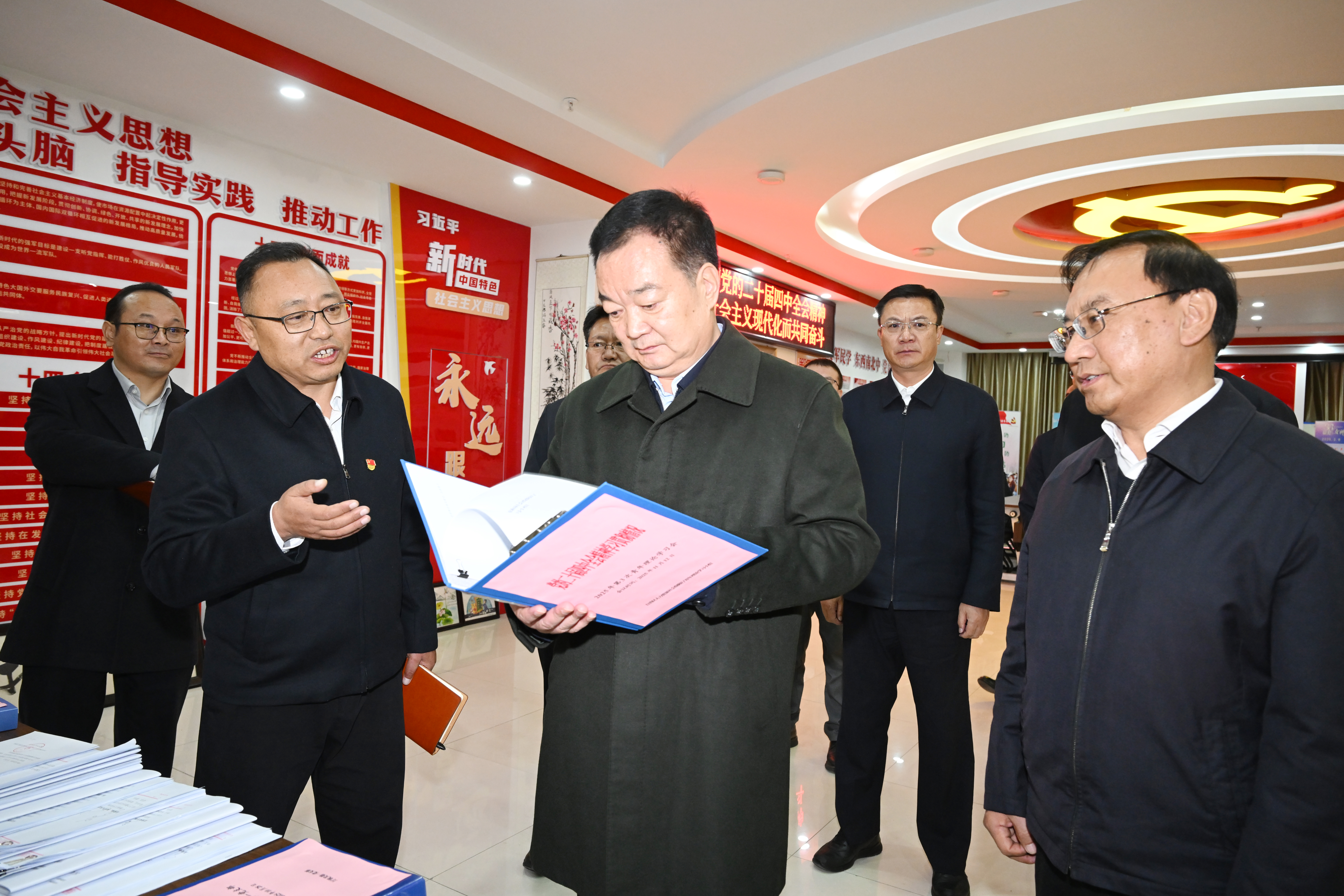 王君正在自治区人社厅调研