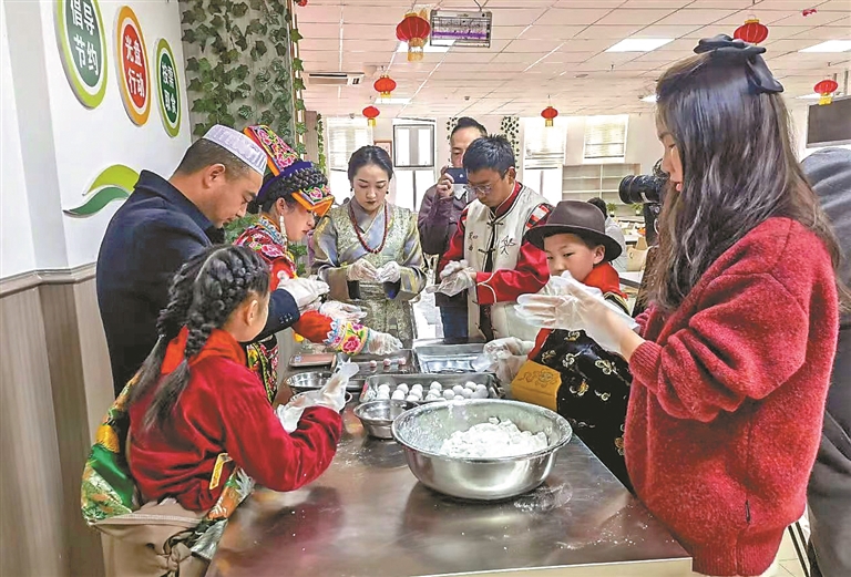 石榴花開格外紅——昌都市實施“三項計劃”促進各民族交往交流交融紀(jì)實