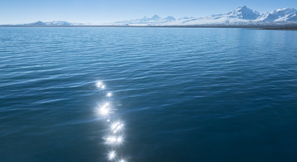 這是1月3日拍攝的佩枯錯(cuò)風(fēng)光（無人機(jī)照片）。