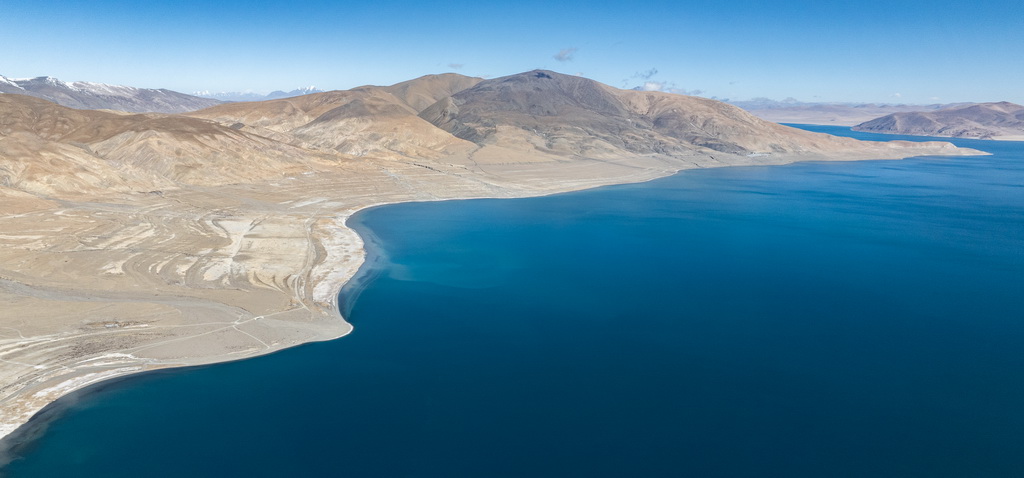 這是1月3日拍攝的佩枯錯(cuò)風(fēng)光（無人機(jī)照片）。