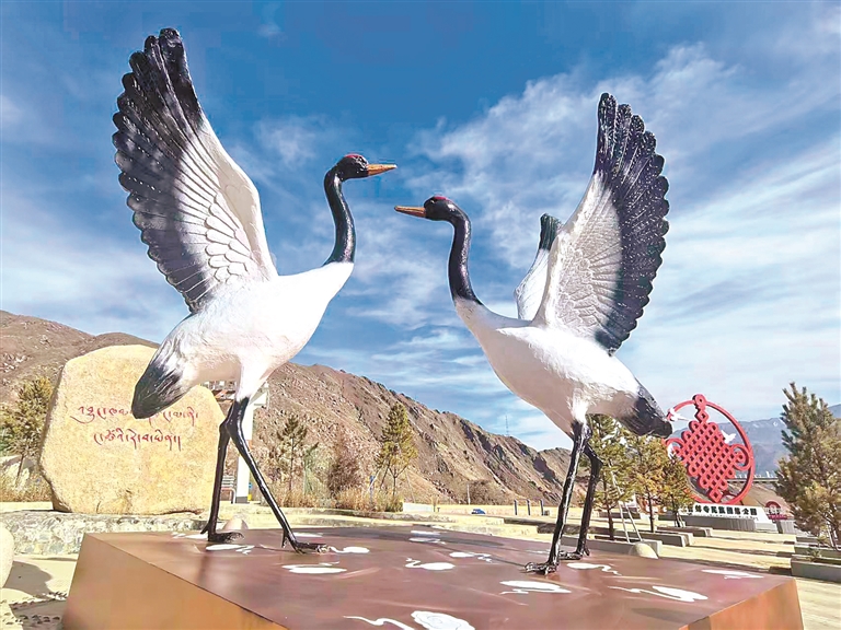 哲蚌寺民族团结主题公园向公众开放