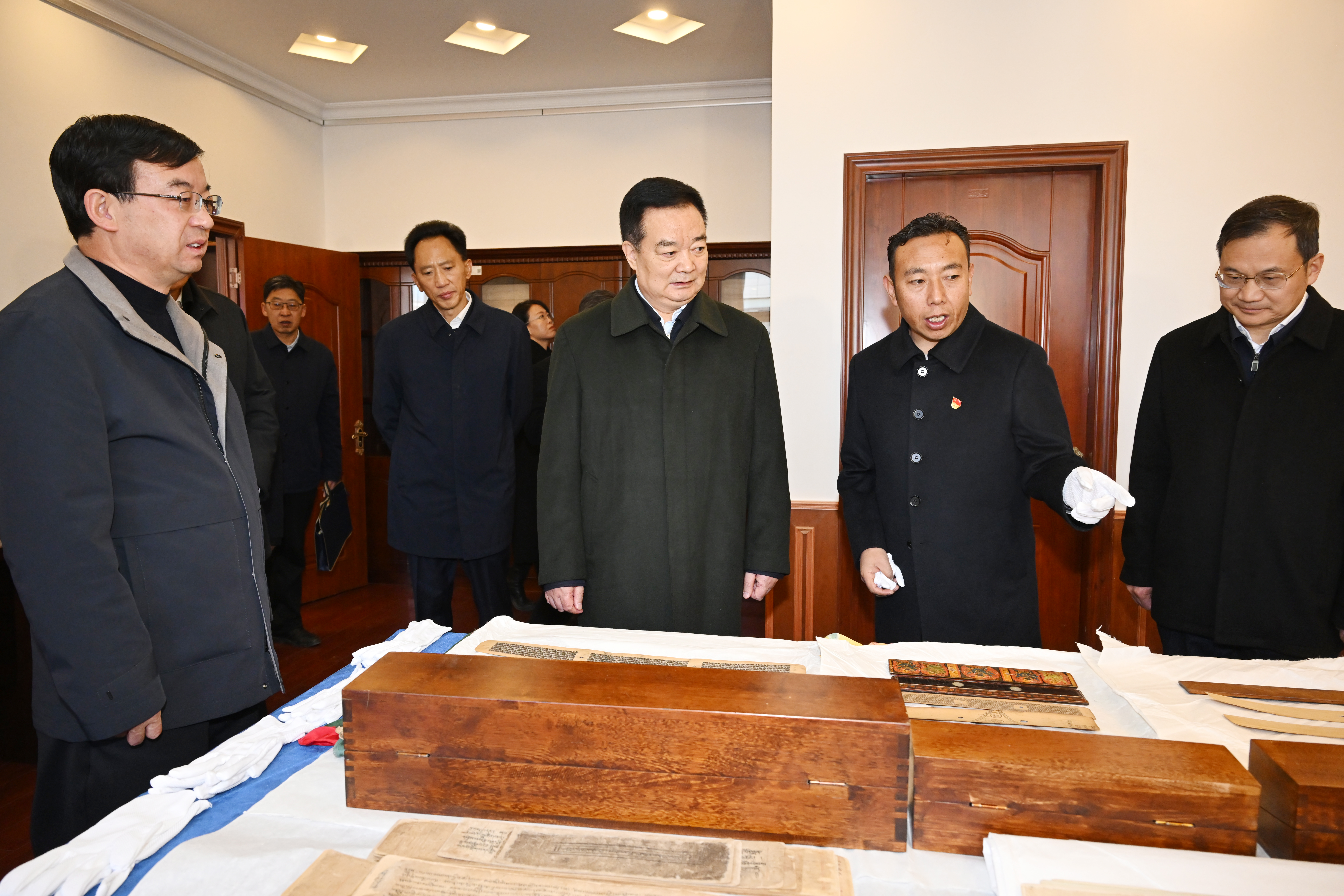 王君正宣讲全国两会精神并调研