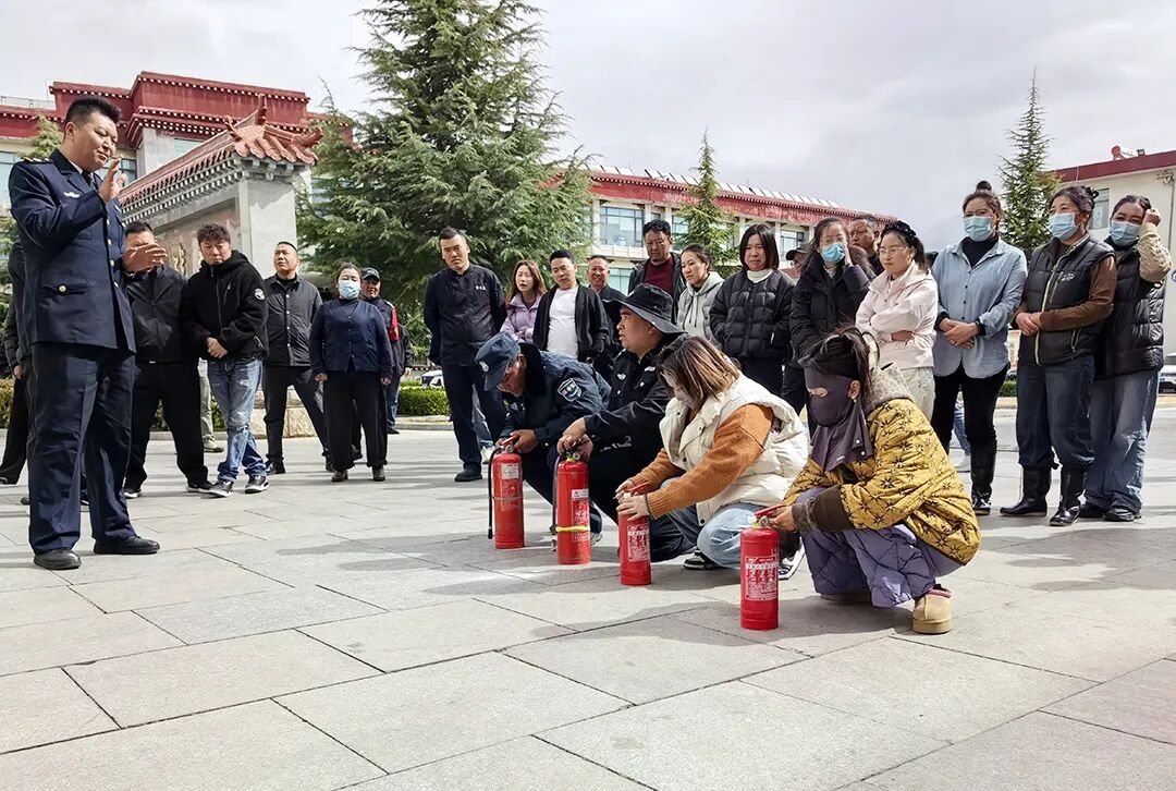 绷紧安全弦 筑牢防火墙——区党委统战部开展消防应急演练暨消防安全培训
